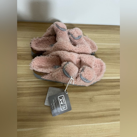 BIRKENSTOCK Arizona Big Buckle Shearling
Shearling - Teddy Crystal Rose - Picture 6 of 10